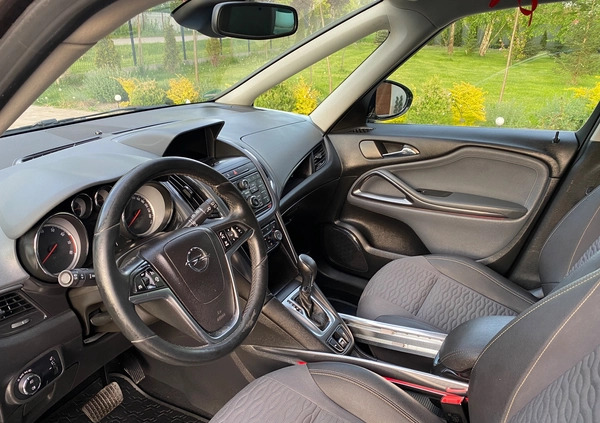 Opel Zafira cena 37900 przebieg: 203000, rok produkcji 2012 z Kielce małe 781